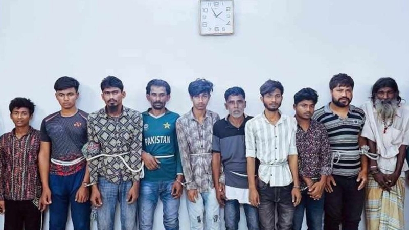এসআইকে মারধর, গ্রেপ্তার আরও ১০