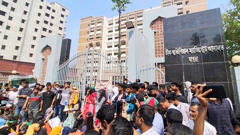 মাগুরায় শিশু ধর্ষণ: গভীর রাতে শুনানি, ৪ আসামি রিমান্ডে