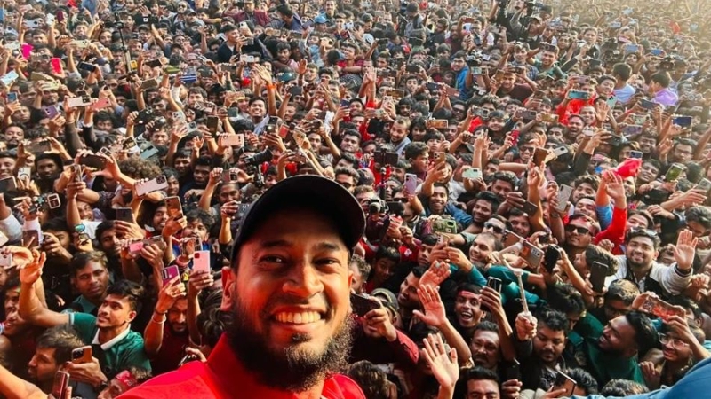 মুশফিকের সেলফিতে হাজারো সমর্থক