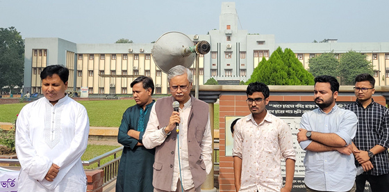 উপাচার্যের আশ্বাসে অনশন স্থগিত করলেন : শিক্ষার্থীরা