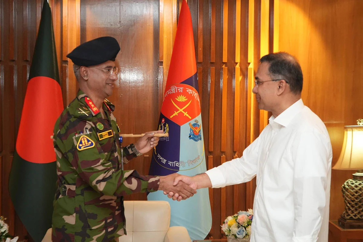 র্যাংক ব্যাজ পরিধান করলেন ডিজিএফআই প্রধান