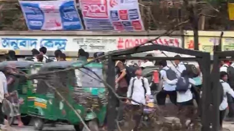 শিক্ষার্থীদের সংঘর্ষে সায়েন্সল্যাব রণক্ষেত্র