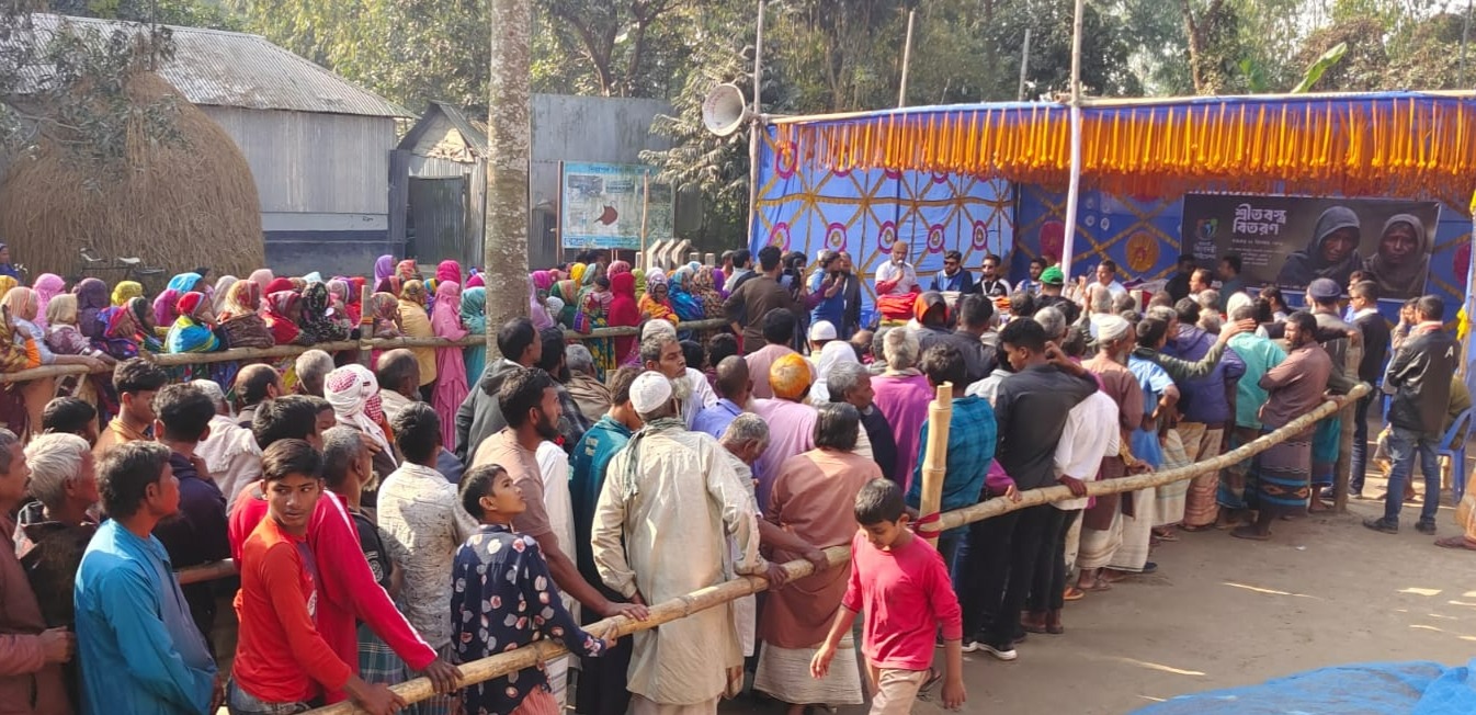 অসহায় মানুষের মাঝে শীতবস্ত্র নিয়ে ‘আমরাই কিংবদন্তী ফাউন্ডেশন’