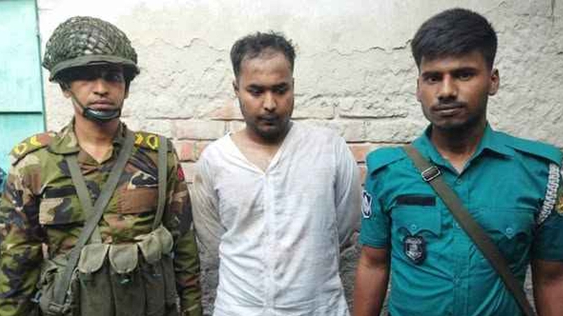 শীর্ষ সন্ত্রাসী গ্রেনেড বাবু ও সোহাগের বাড়িতে অভিযান