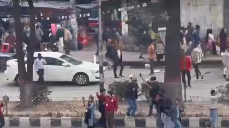 সচিবালয় গেটে ধাওয়া-পাল্টা ধাওয়া, পুলিশের ফাঁকা গুলি