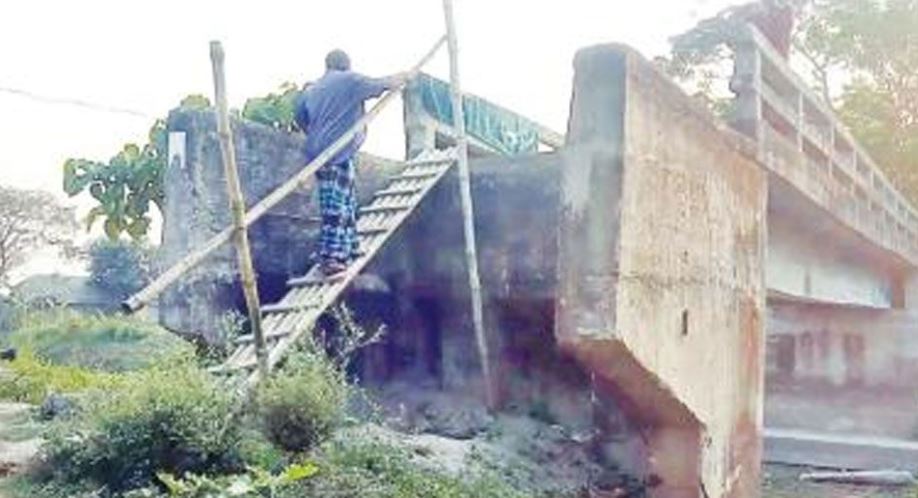 তিনটি সেতু নির্মাণে লাখ লাখ টাকার দুর্নীতি