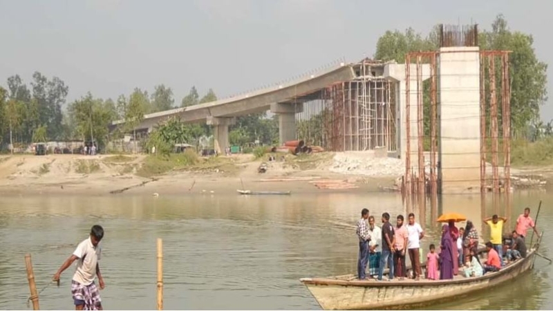ব্রহ্মপুত্র নদে সেতুর কাজে ধীরগতি