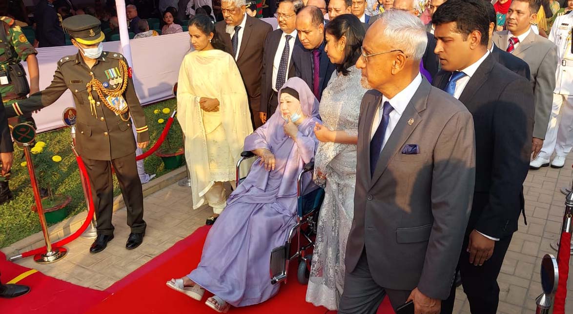 সেনাকুঞ্জের সংবর্ধনা অনুষ্ঠানে খালেদা জিয়া