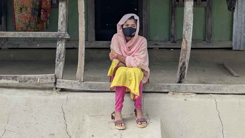 বিয়ের দাবিতে প্রেমিকের বাড়িতে প্রেমিকার অবস্থান