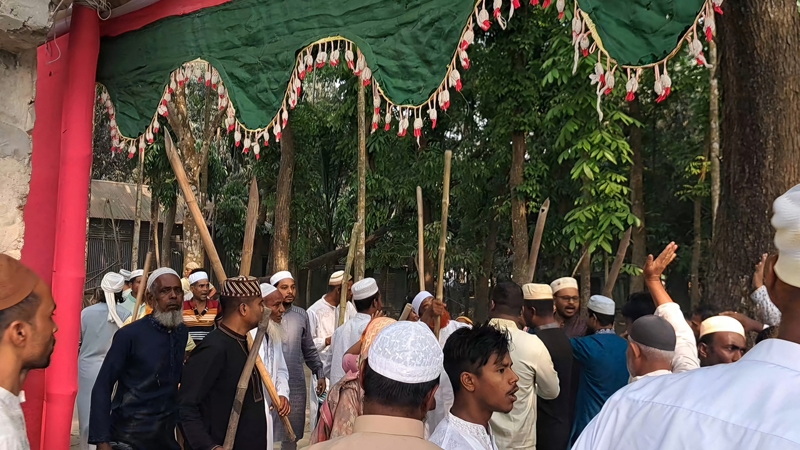 ঈদগাহে মুসল্লিদের ওপর ছাত্রলীগ-যুবলীগের হামলা