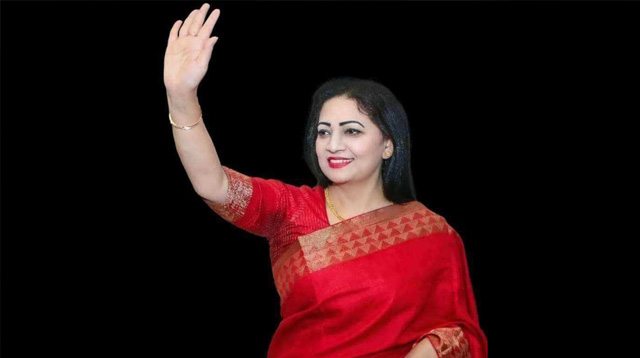 স্কুল শিক্ষিকা থেকে হাজার হাজার কোটি টাকার মালিক হেনরী