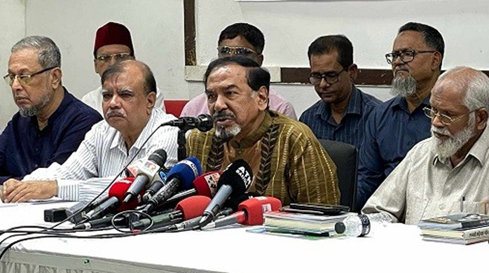 ট্রাম্পের ছবি আশ্রয় করে বাঁচতে চায় হাসিনা : মেজর হাফিজ
