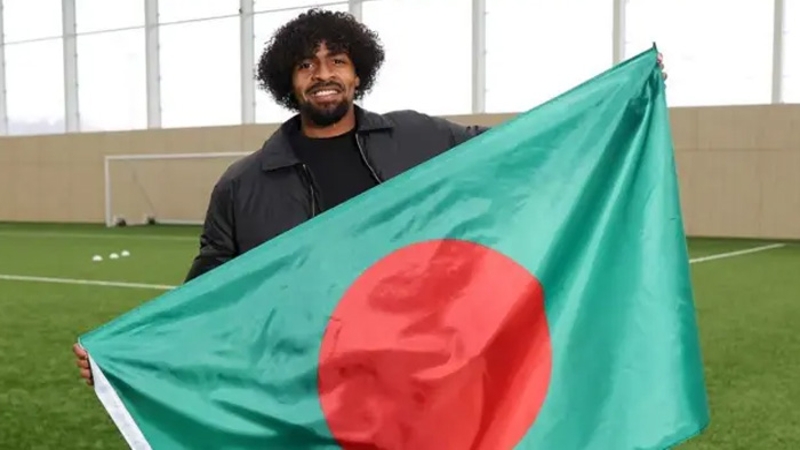 ম্যাচসেরা হয়ে ‘অভিষেক’ রাঙালেন হামজা