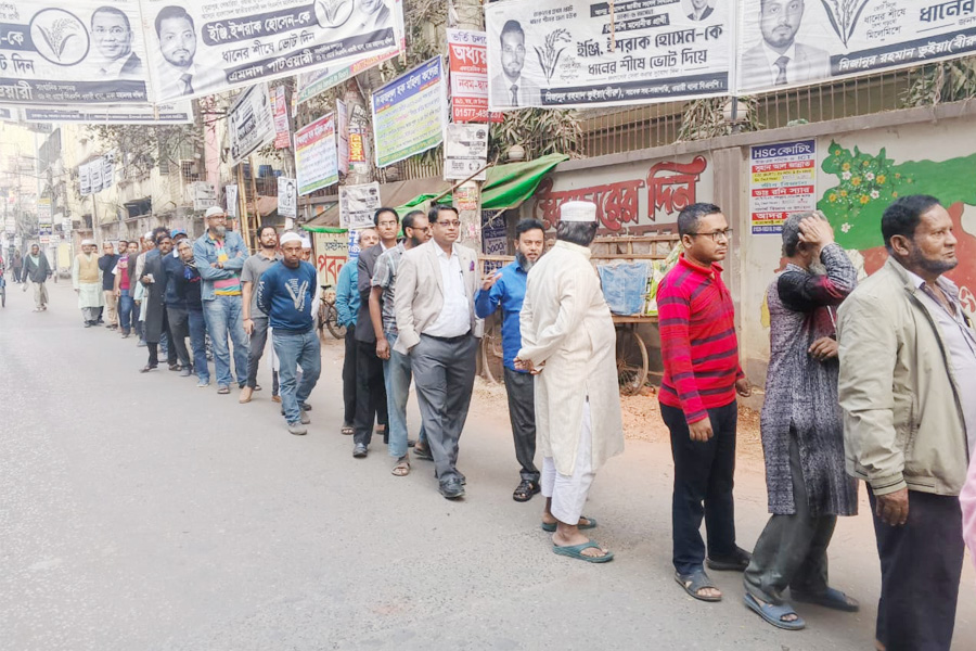 ভয় নয়, উৎসবের আমেজে ভোট দিয়েছে ঢাকার মানুষ