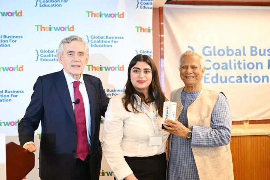দেয়ারওয়ার্ল্ডের গ্লোবাল এডুকেশন ডিনারে প্রফেসর ইউনূসকে সম্মাননা