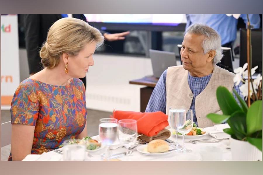 প্রধান উপদেষ্টার সঙ্গে রানি ম্যাথিল্ডের সাক্ষাৎ