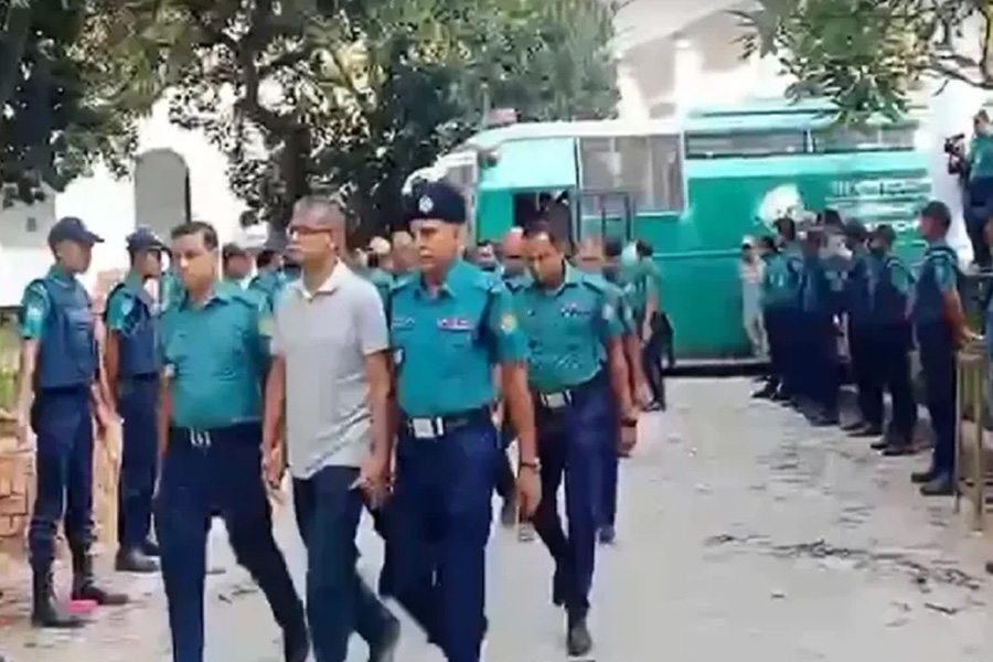 ১৫ সেনা কর্মকর্তাকে কারাগারে পাঠালেন ট্রাইব্যুনাল