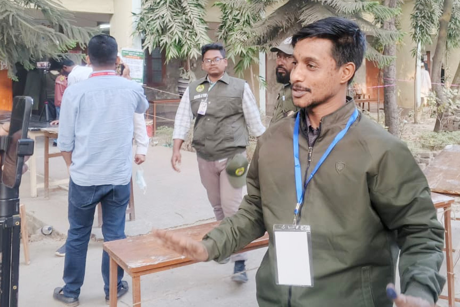 ১৭ বছর পরে ভোট দিয়ে মহা খুশি সাজ্জাদুল ইসলাম