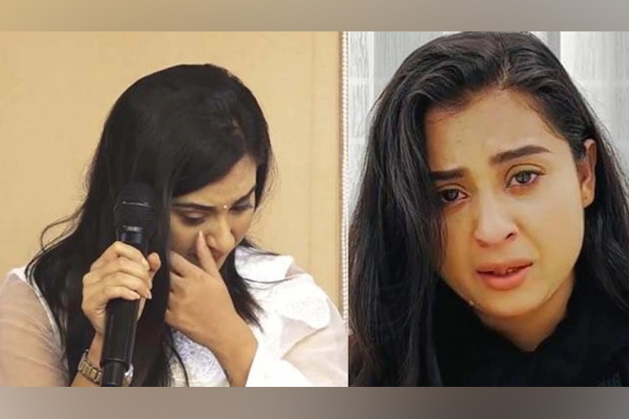 সন্তানের কথা ভেবে আবেগে ভেঙে পড়লেন বুবলী