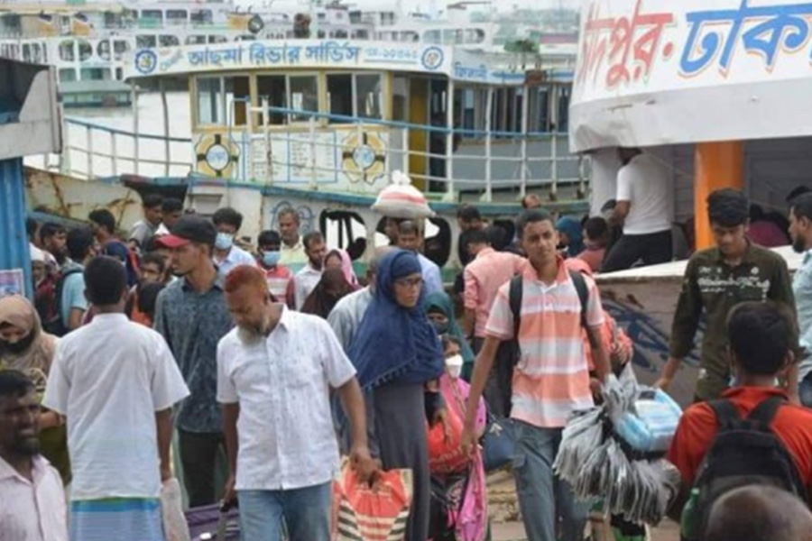 ঈদের ছুটি শেষে ঢাকামুখী মানুষের ঢল