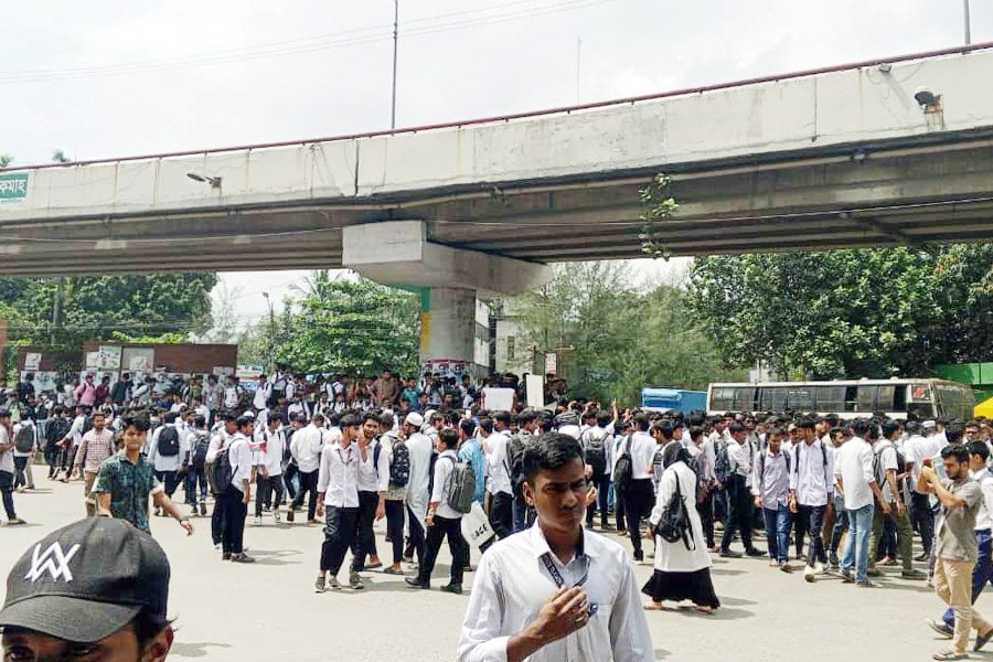 কারিগরি শিক্ষার্থীদের সাতরাস্তা অবরোধ, দাবি ৬ দফা