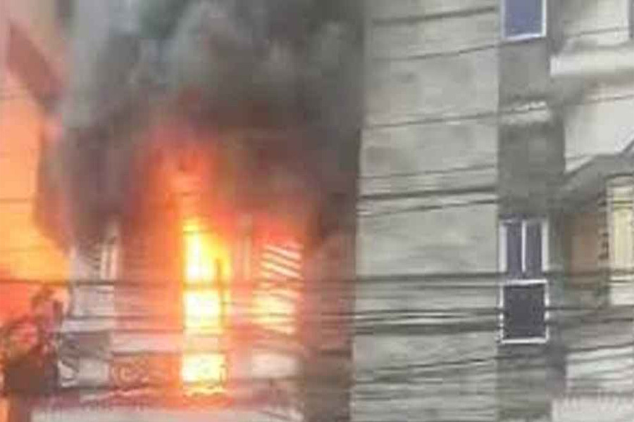 উত্তরায় আবাসিক ভবনে অগ্নিকাণ্ডে মৃত্যু বেড়ে ৬