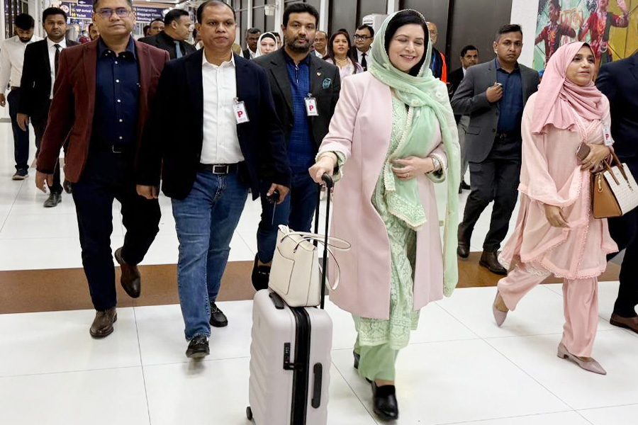 লন্ডনের উদ্দেশে ঢাকা ছাড়লেন ডা. জুবাইদা রহমান