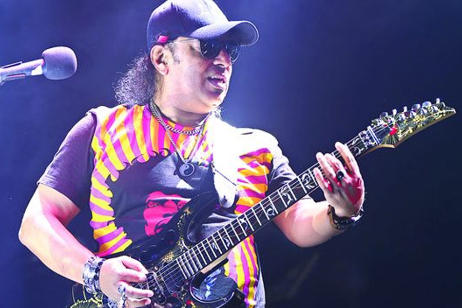 গিটার, গান আর ভালোবাসার কিংবদন্তির মৃত্যুদিবস