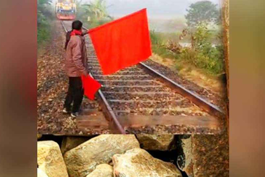 দেশজুড়ে রেললাইনে বড় ফাটল, সতর্কতায় লাল পতাকা