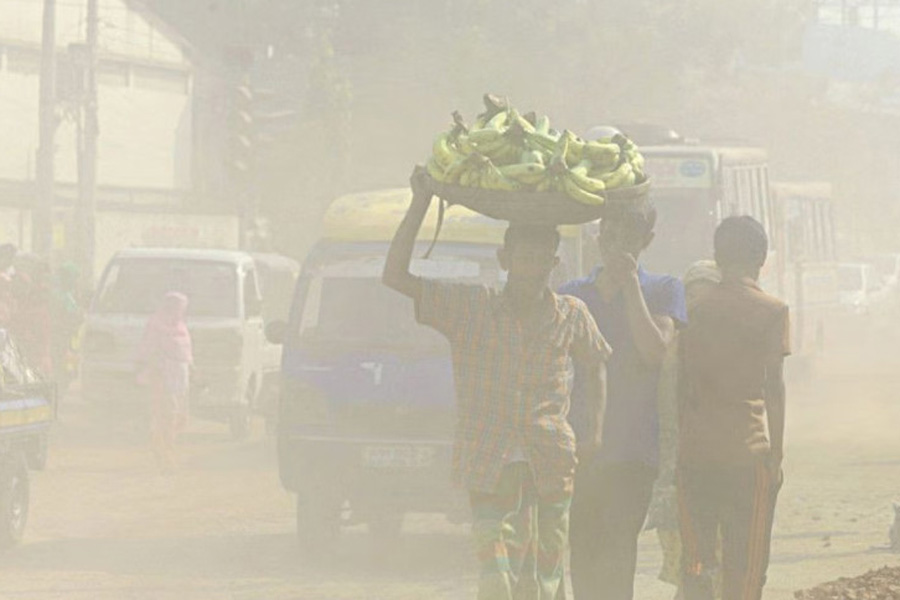 দূষিত শহরের তালিকায় আবারও শীর্ষে ঢাকা