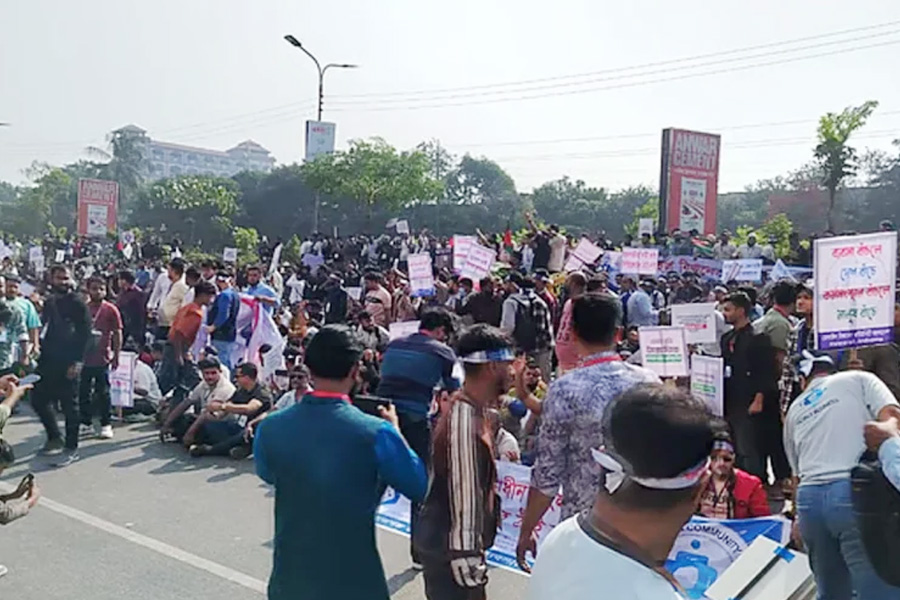 শাহবাগ ছাড়লেন শিক্ষার্থীরা, যান চলাচল স্বাভাবিক