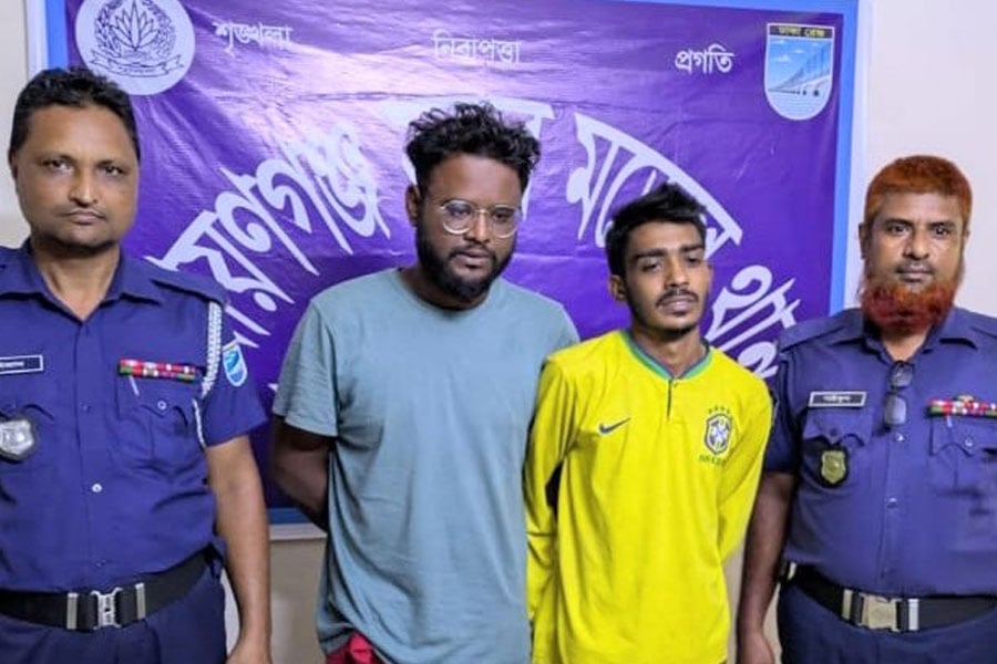 নারায়ণগঞ্জে অস্ত্রসহ ২ ছিনতাইকারী গ্রেপ্তার