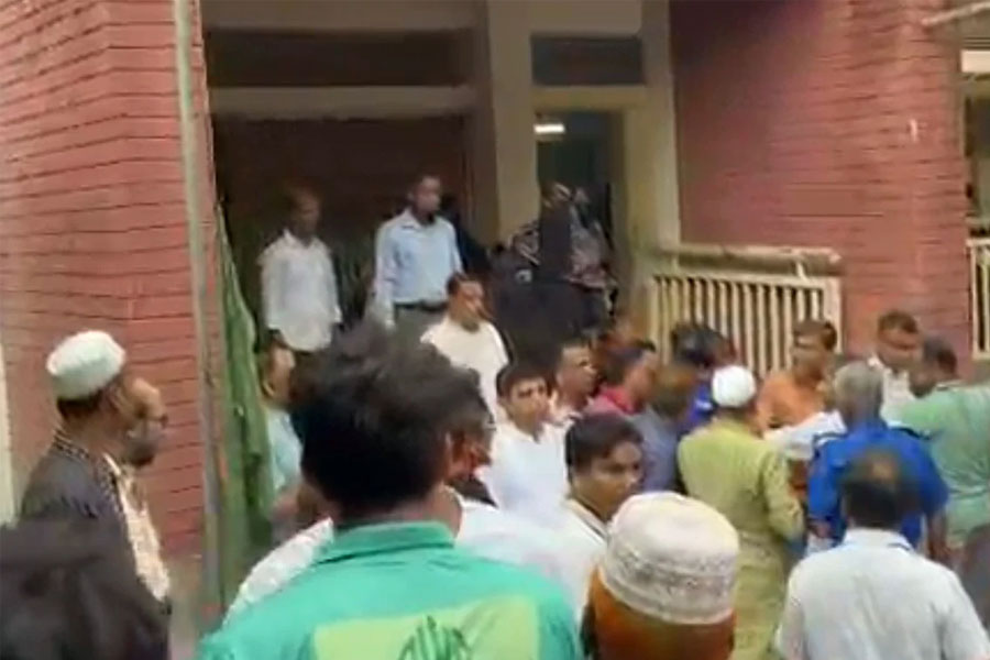 জাতীয় সংগীত চলাকালে চেয়ারম্যানের ওপর হামলা