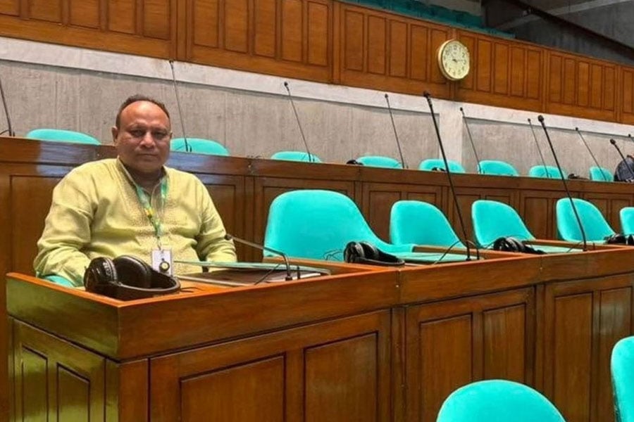 সিলেটে প্রধানমন্ত্রীর বকুনি খেয়ে সংসদে হাজির এমপি এমরান