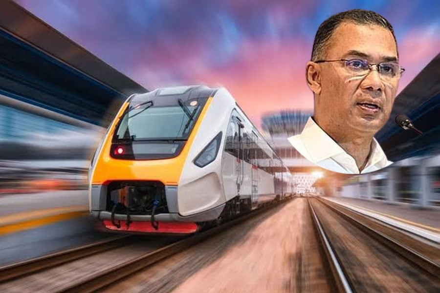 বৈদ্যুতিক ট্রেন চালুর ঘোষণা দিলেন প্রধানমন্ত্রী