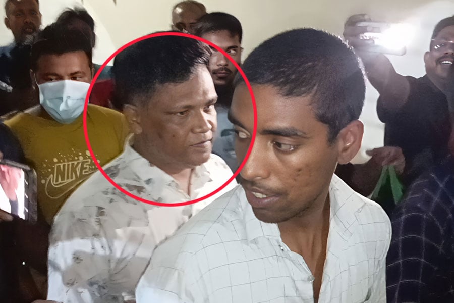 ‘অগ্রযাত্রা প্রতিদিন’এর ভারপ্রাপ্ত সম্পাদক রেজানুর গ্রেপ্তার