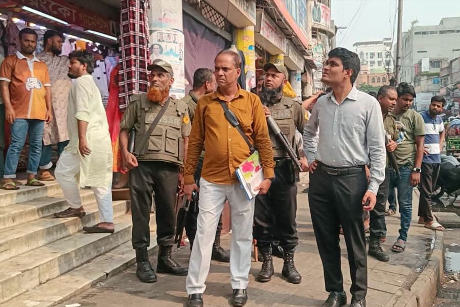 ফুটপাত দখলমুক্ত করতে ডিএসসিসির অভিযান