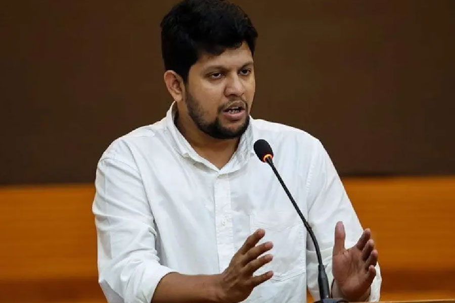 লীগ প্রশ্নে যা চলছে, তা দুই বড় দলের ইনসিকিউরিটি: মাহফুজ আলম