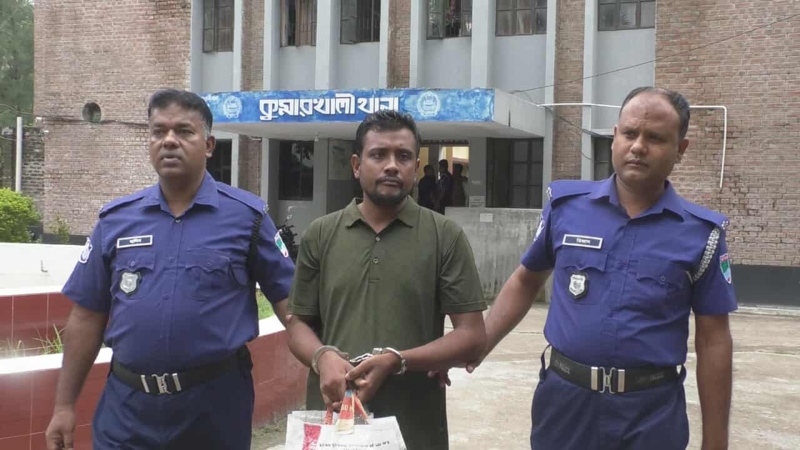 কুমারখালীতে ১০২ পিচ ইয়াবা সহ কথিত সাংবাদিক সোহেল আটক