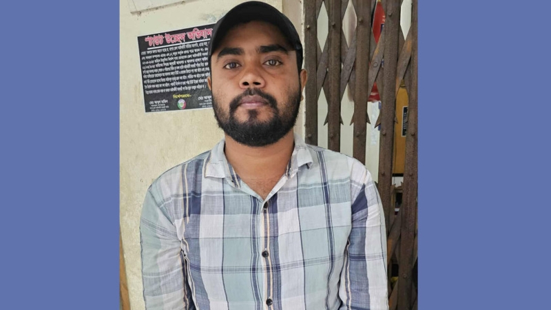 প্রেমের ফাঁদে ফেলে তরুণীর আপত্তিকর ছবি , যুবক আটক