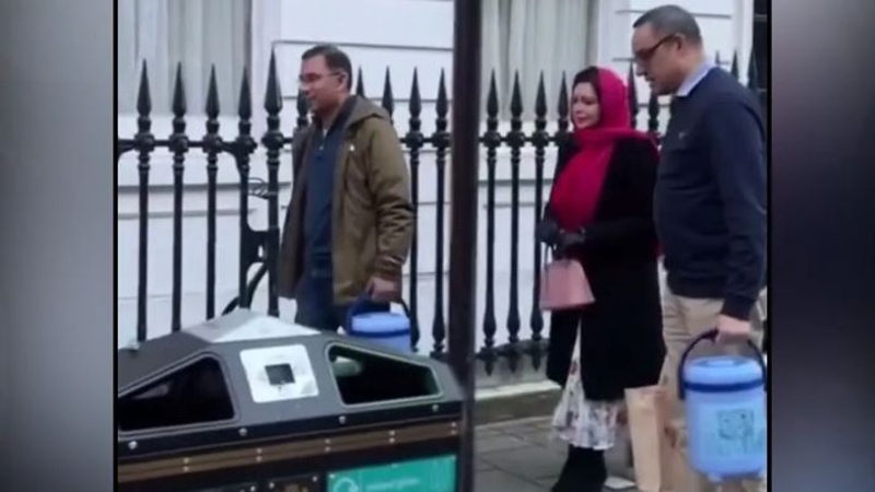মায়ের জন্য খাবার নিয়ে হাসপাতালে তারেক রহমান