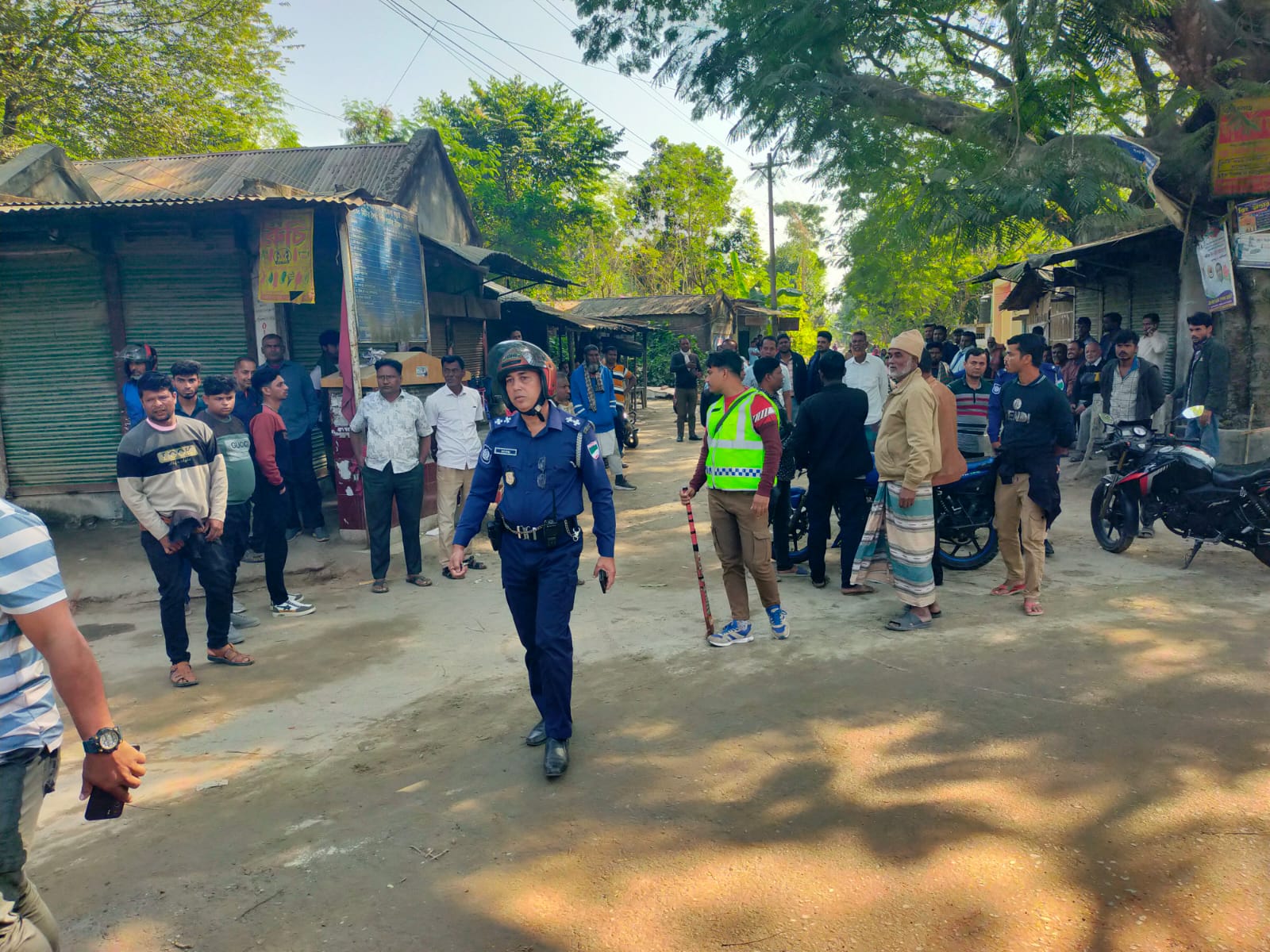 কুমারখালীতে বালুঘাটের ভাগ নিয়ে বিএনপির দুপক্ষের মহড়া