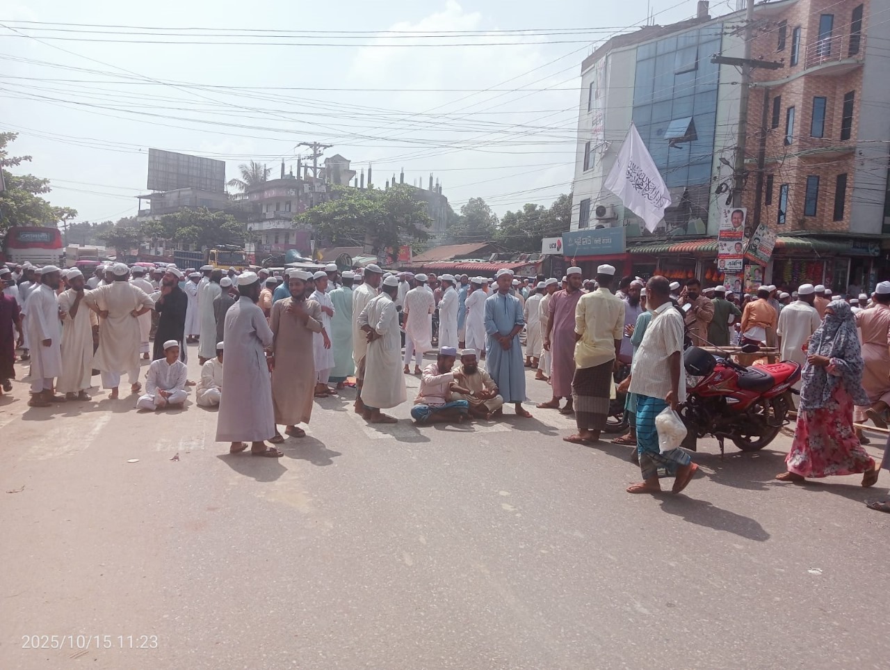 ধনবাড়ীতে ইমাম লাঞ্ছিত, প্রতিবাদে সড়ক অবরোধ
