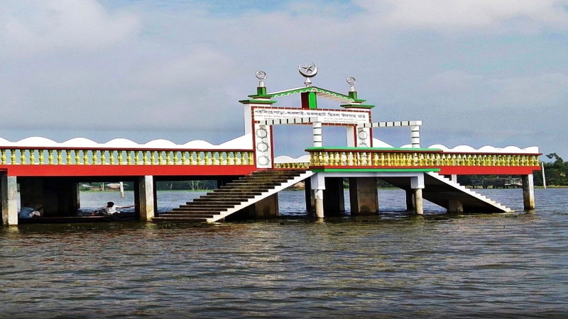 পর্যটকদের নজর কাড়ছে সিরাজগঞ্জের ঈদগাহ মাঠ