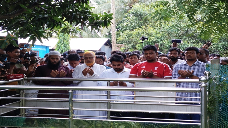 আবরার ফাহাদের কবর জিয়ারত করলেন এনসিপির নেতারা