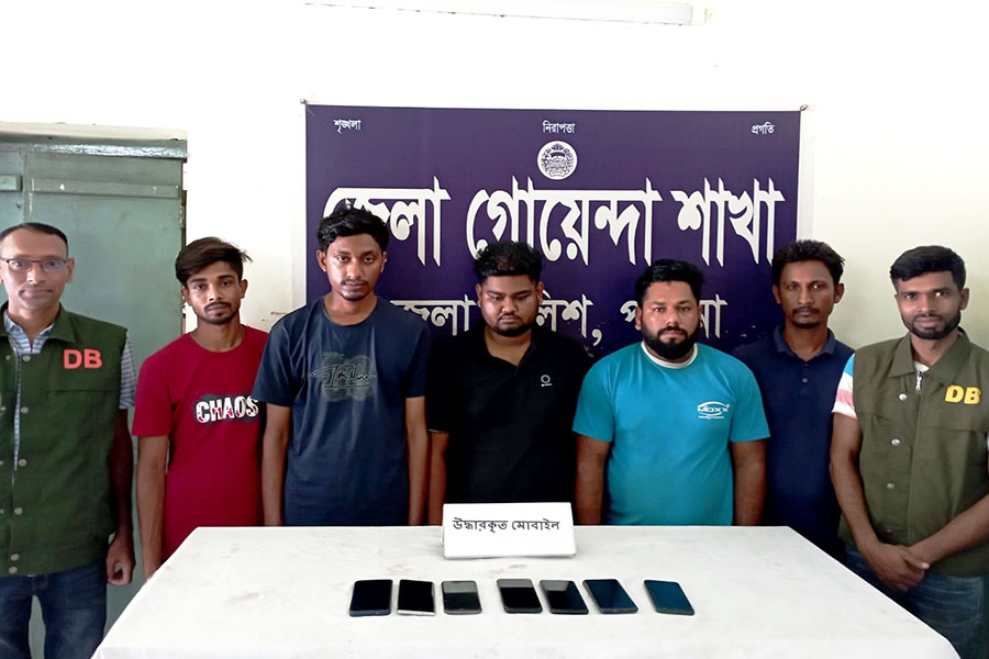 পাবনায় ডিবির অভিযান, অনলাইন জুয়া চক্রের ৫ সদস্য আটক