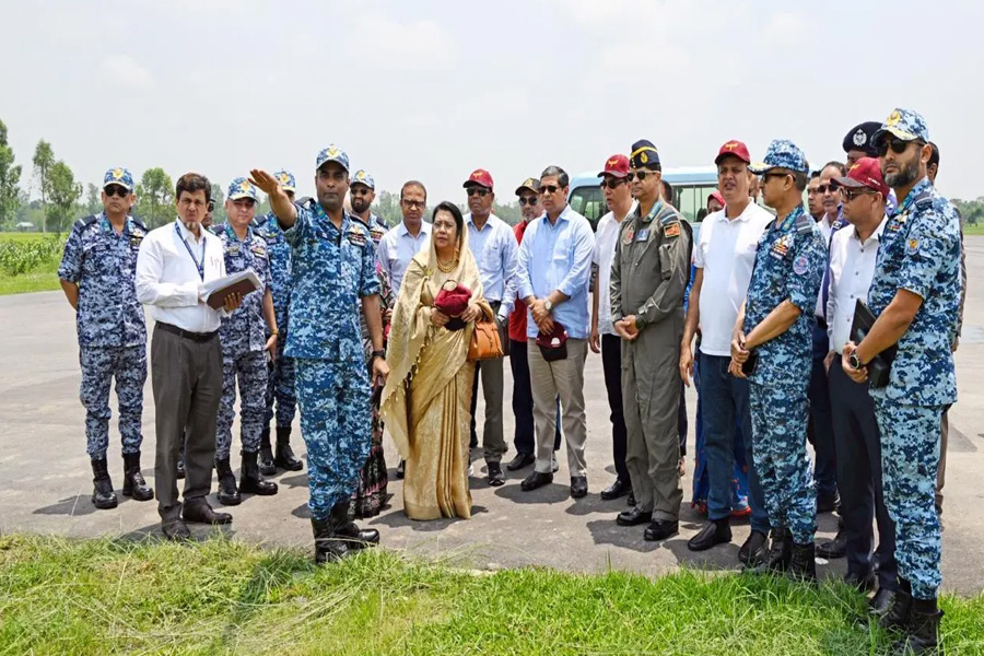 বগুড়া এয়ারফিল্ড ও সংশ্লিষ্ট এলাকা পরিদর্শন করলেন মন্ত্রী, প্রতিমন্ত্রী ও বিমান বাহিনী প্রধান