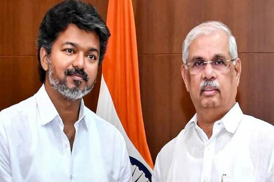 রাজ্যপালের মধ্যেই ভেজাল, রীতি উপেক্ষায় পরিস্থিতি জটিল