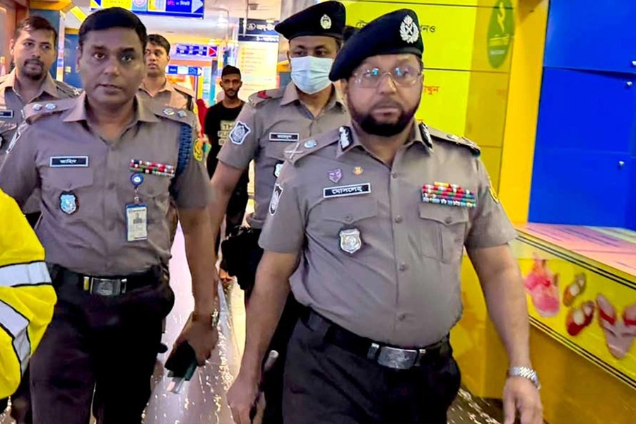আদ-দ্বীন হাসপাতালের ঘটনা পরির্দশনে ডিএমপি কমিশনার