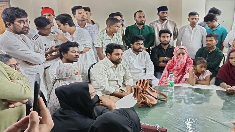 শহীদ পরিবারের অধিকার রক্ষায় লড়াই করছি : নাহিদ ইসলাম